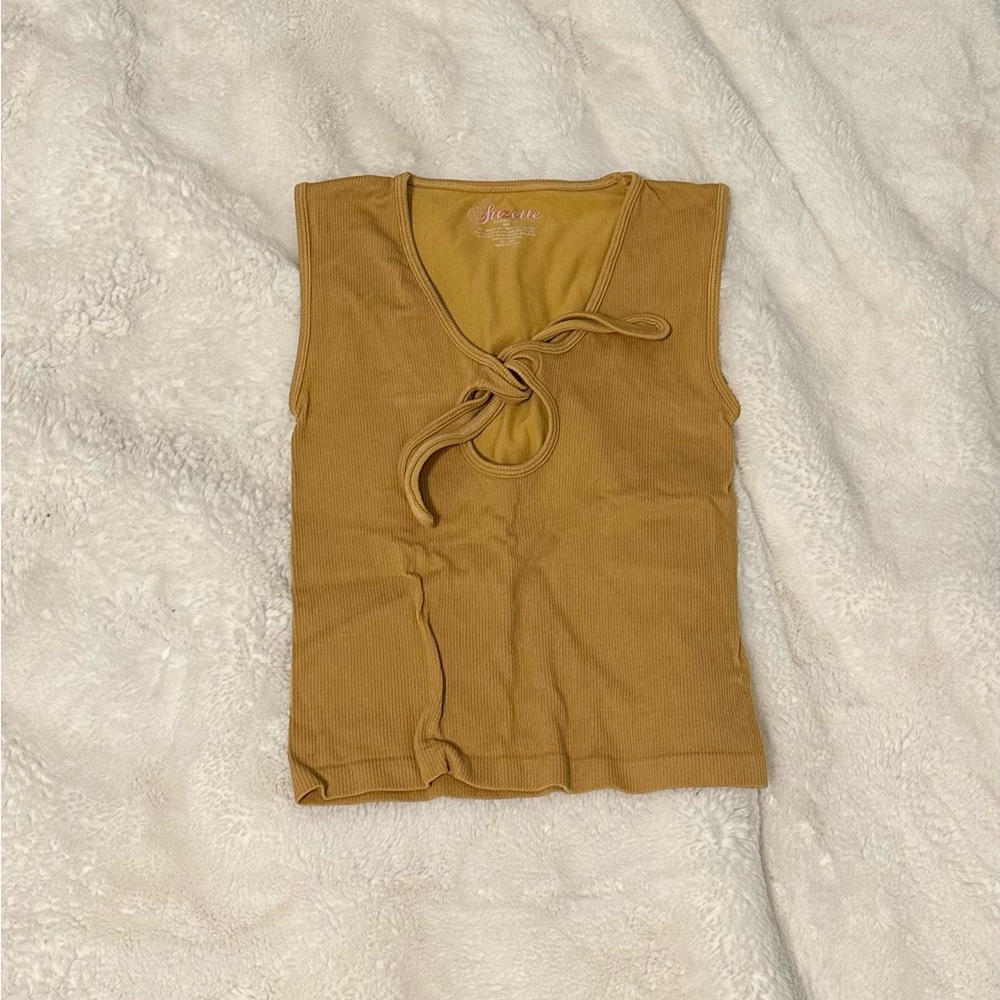 Women’s tank top, golden, very good condition, and size small.